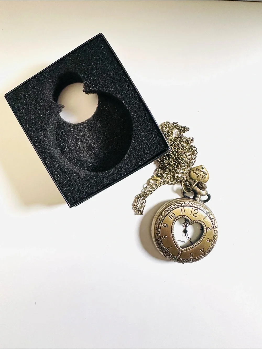 💛 HEART POCKET WATCH 💛 Antique Bronze-Tone Quartz • Ornate Vintage-Inspired Neck
